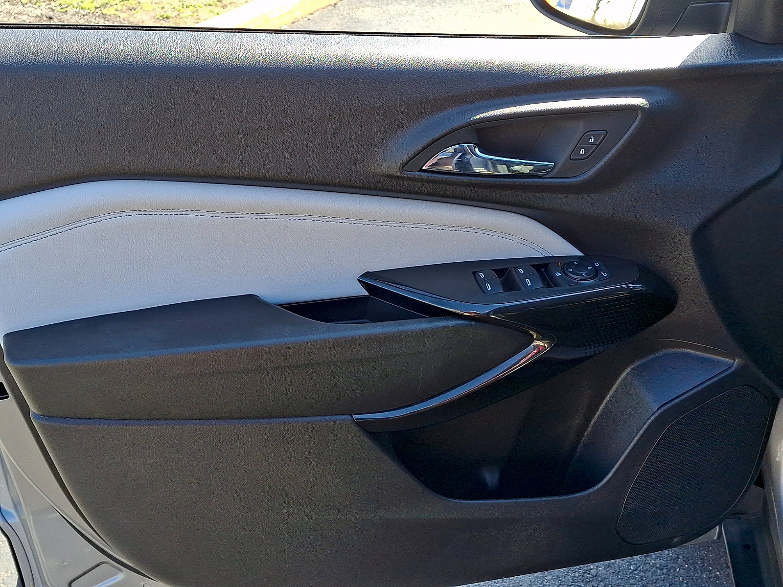 Used 2024 Chevrolet Trax LT w/ Driver Confidence Package image 13