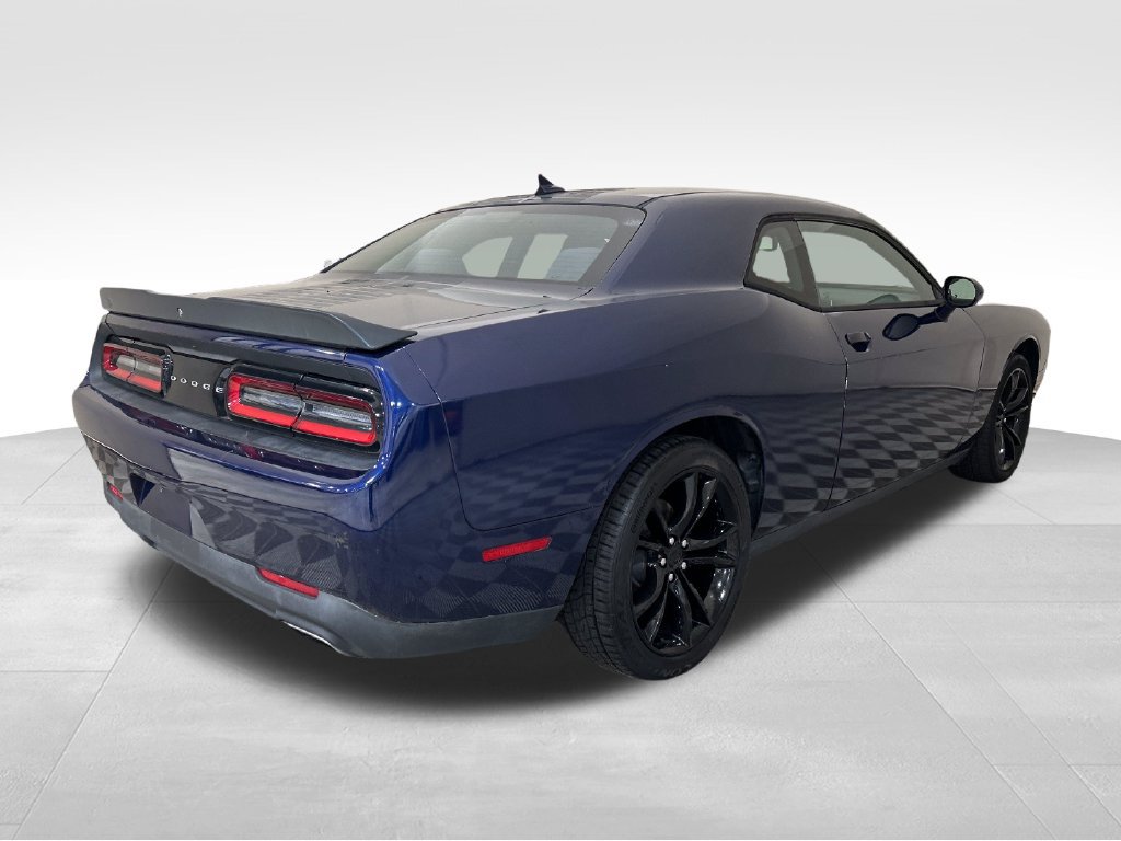Used 2016 Dodge Challenger SXT w/ Blacktop Package RWD image 5