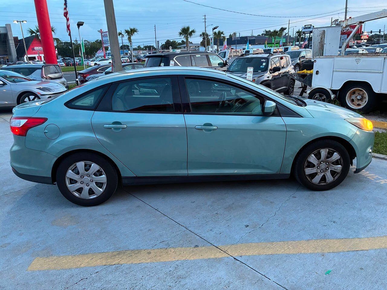 Used 2012 Ford Focus SE FWD image 5