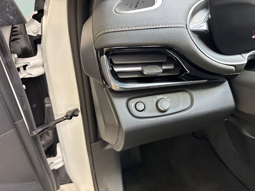 Used 2025 Buick Envista Avenir FWD image 26