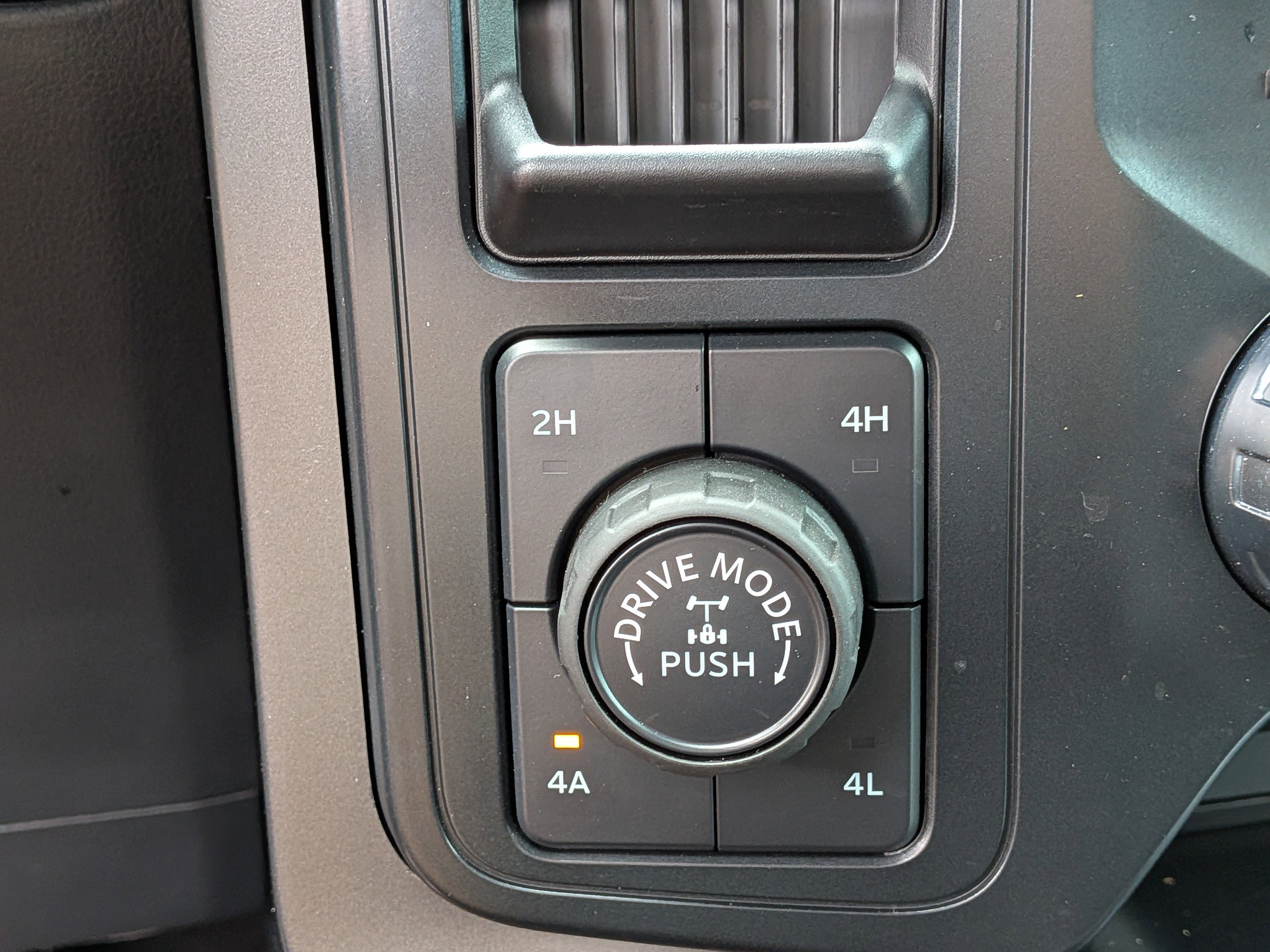 Used 2025 Ford F150 Lariat w/ Equipment Group 501A Mid image 30