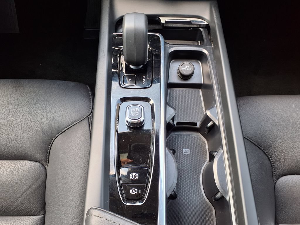 Certified 2025 Volvo XC60 B5 Plus AWD/4WD image 28