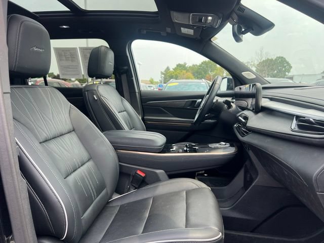 Used 2025 Buick Enclave Avenir w/ LPO, Floor Liner Package AWD/4WD image 13