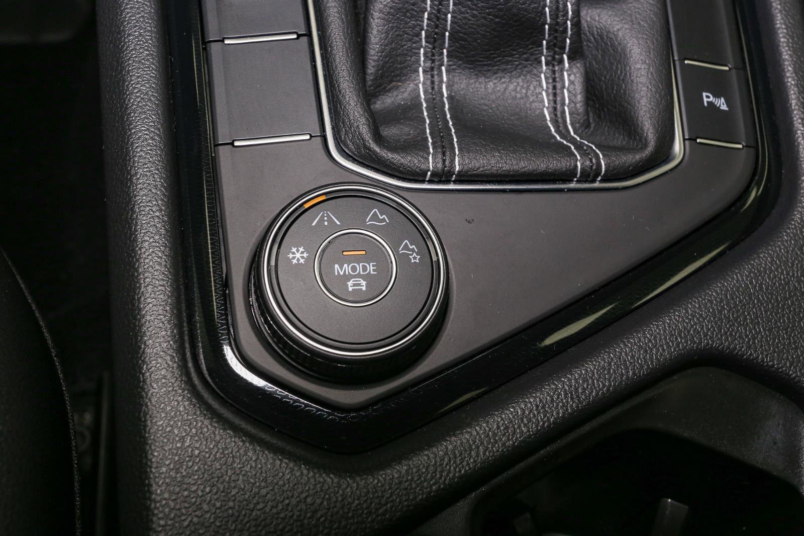 Used 2025 Volkswagen Taos SEL w/ Black Wheel Plus Package image 34