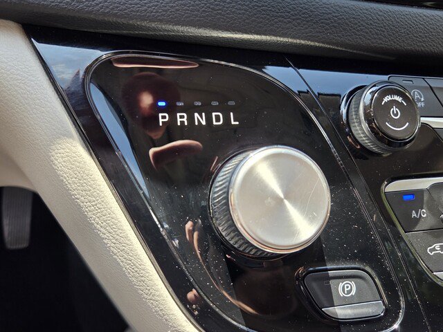 Used 2023 Chrysler Pacifica Touring-L FWD image 24