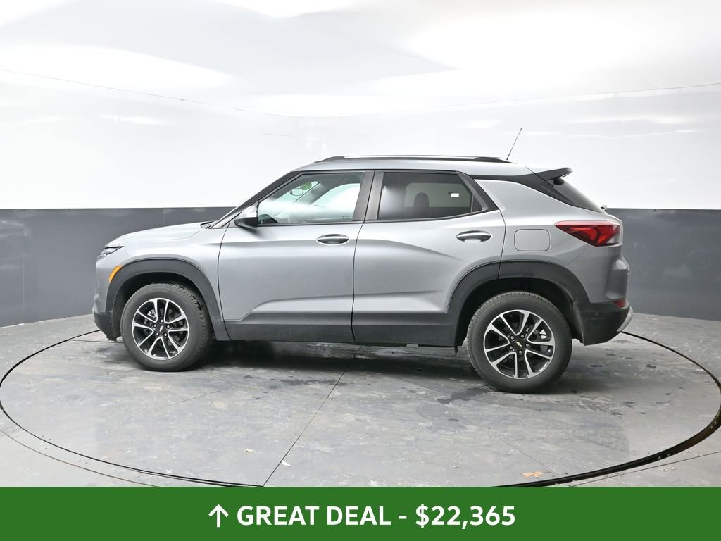 Used 2025 Chevrolet TrailBlazer LT w/ Driver Confidence Package image 11