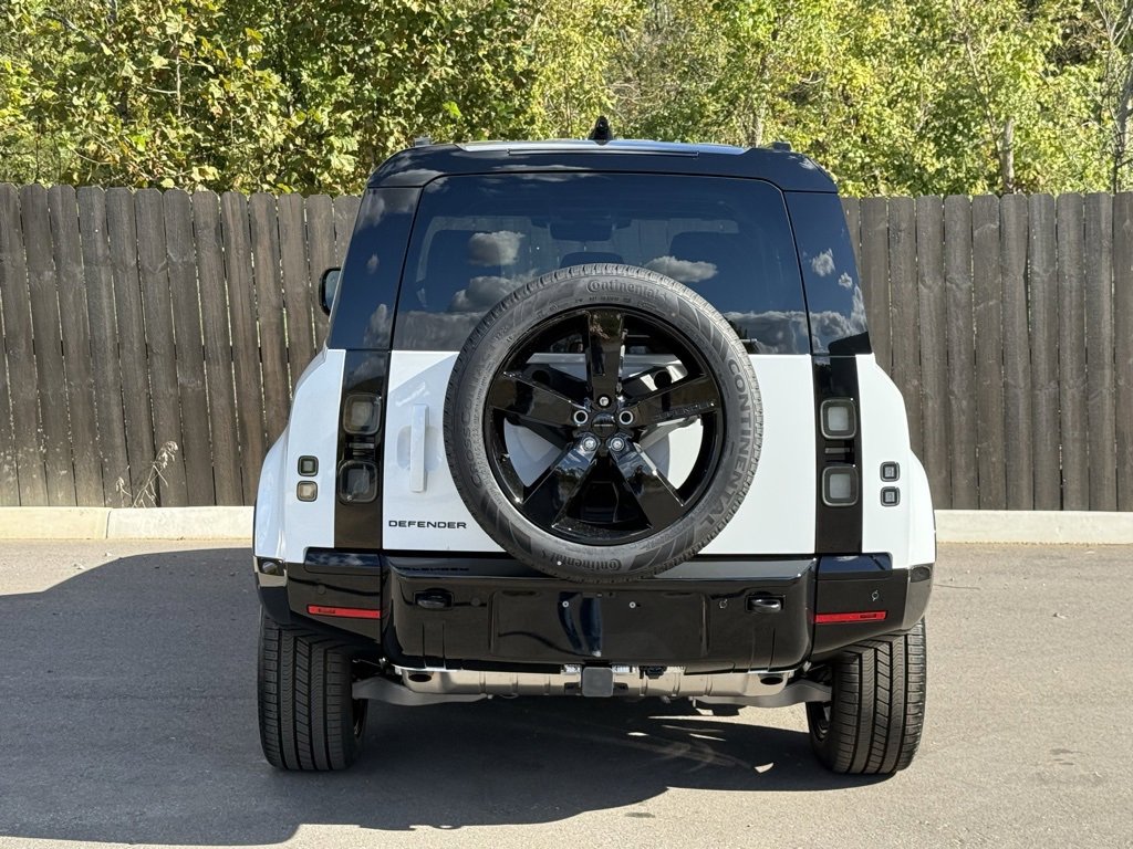 New 2026 Land Rover Defender 110 X-Dynamic SE image 4