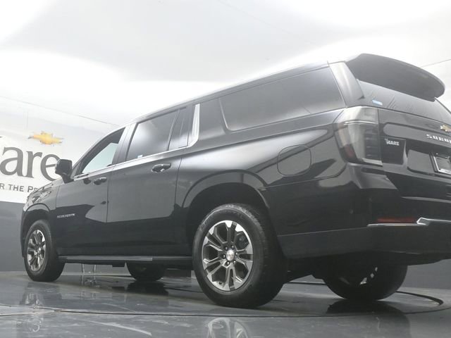 Used 2025 Chevrolet Suburban LT w/ Comfort Package AWD/4WD image 5