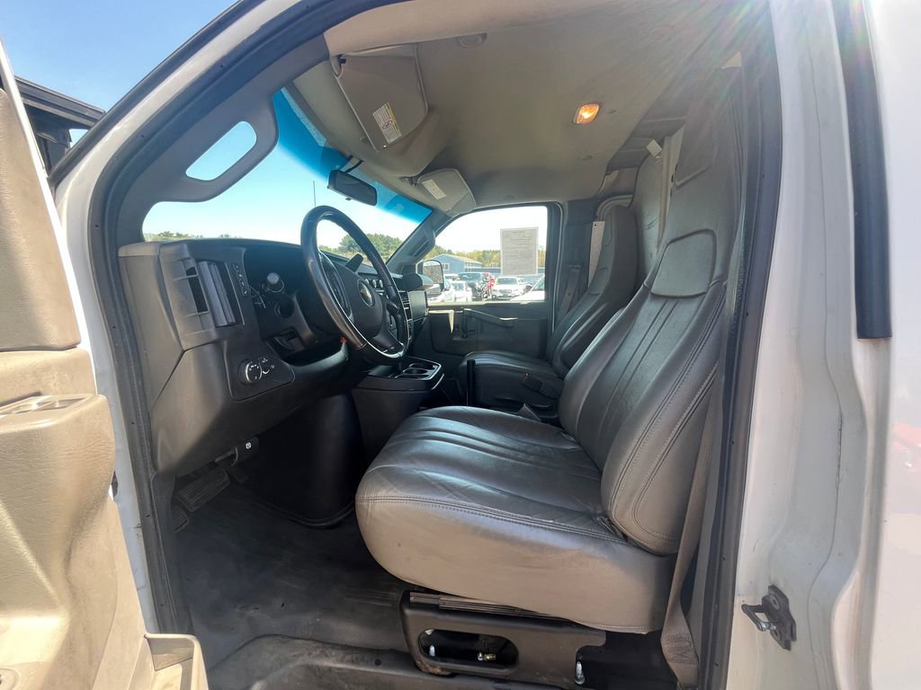 Used 2020 Chevrolet Express 3500 Extended w/ Driver Convenience Package RWD image 16