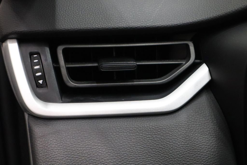 Used 2022 Toyota RAV4 XLE image 17