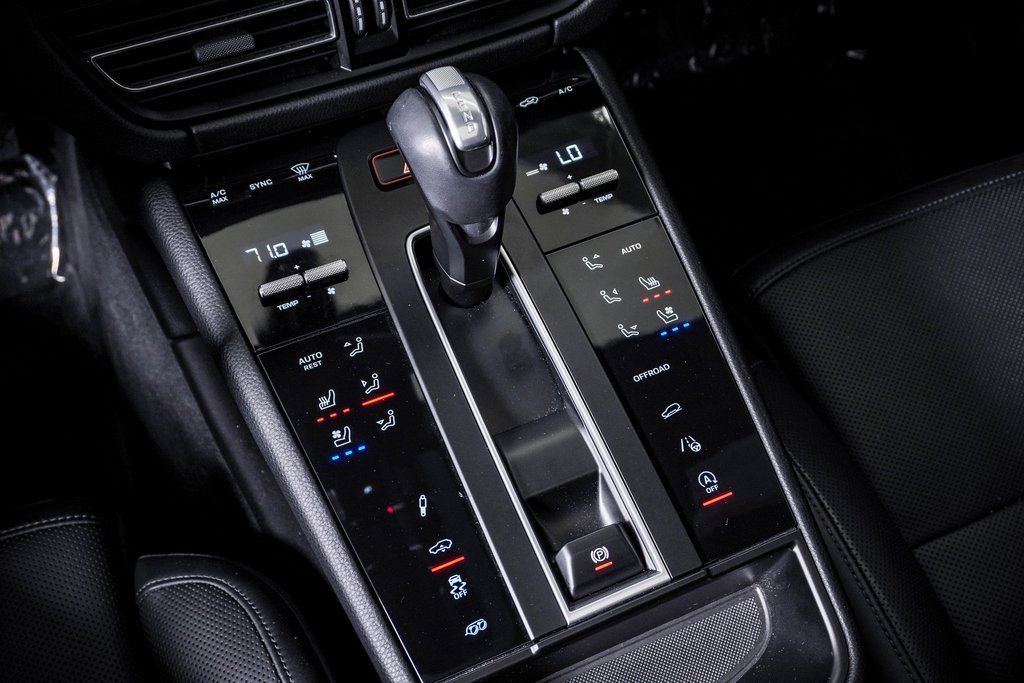 Certified 2023 Porsche Macan GTS image 24