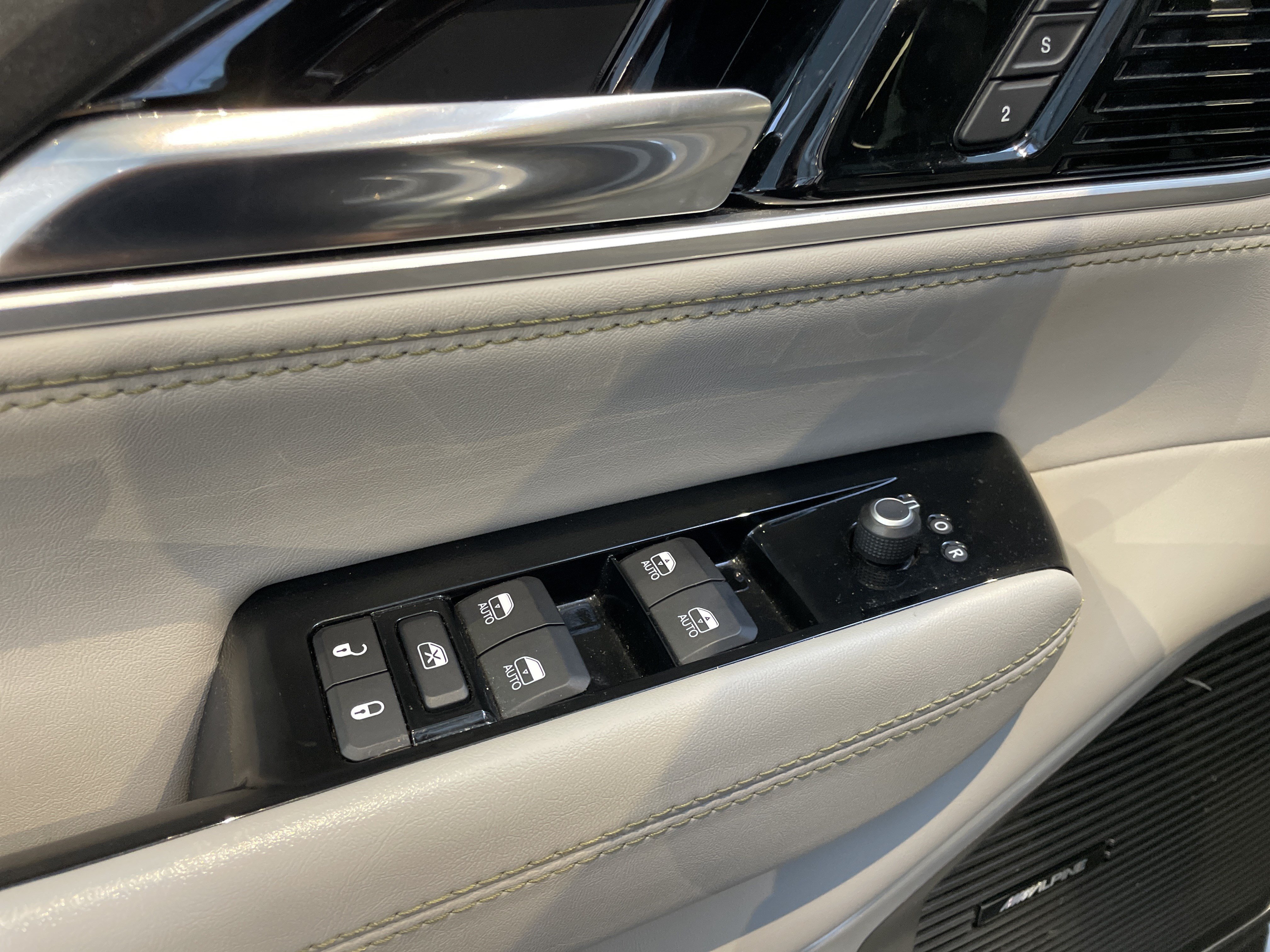 Used 2022 Jeep Wagoneer Series I w/ Premium Group I AWD/4WD image 16