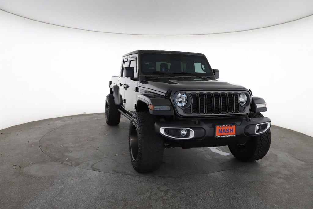 Used 2024 Jeep Gladiator Sport AWD/4WD image 3