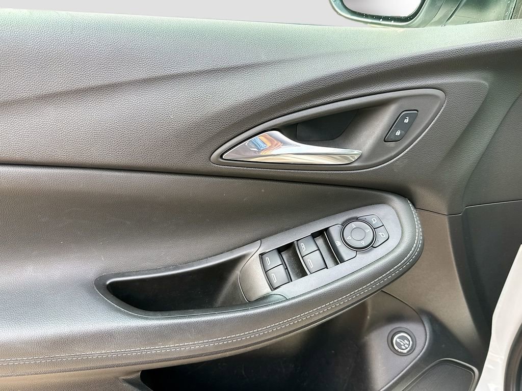 Used 2023 Buick Encore GX Select w/ Experience Buick Package FWD image 9