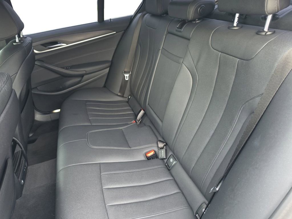 Used 2021 BMW 530i w/ Convenience Package RWD image 13