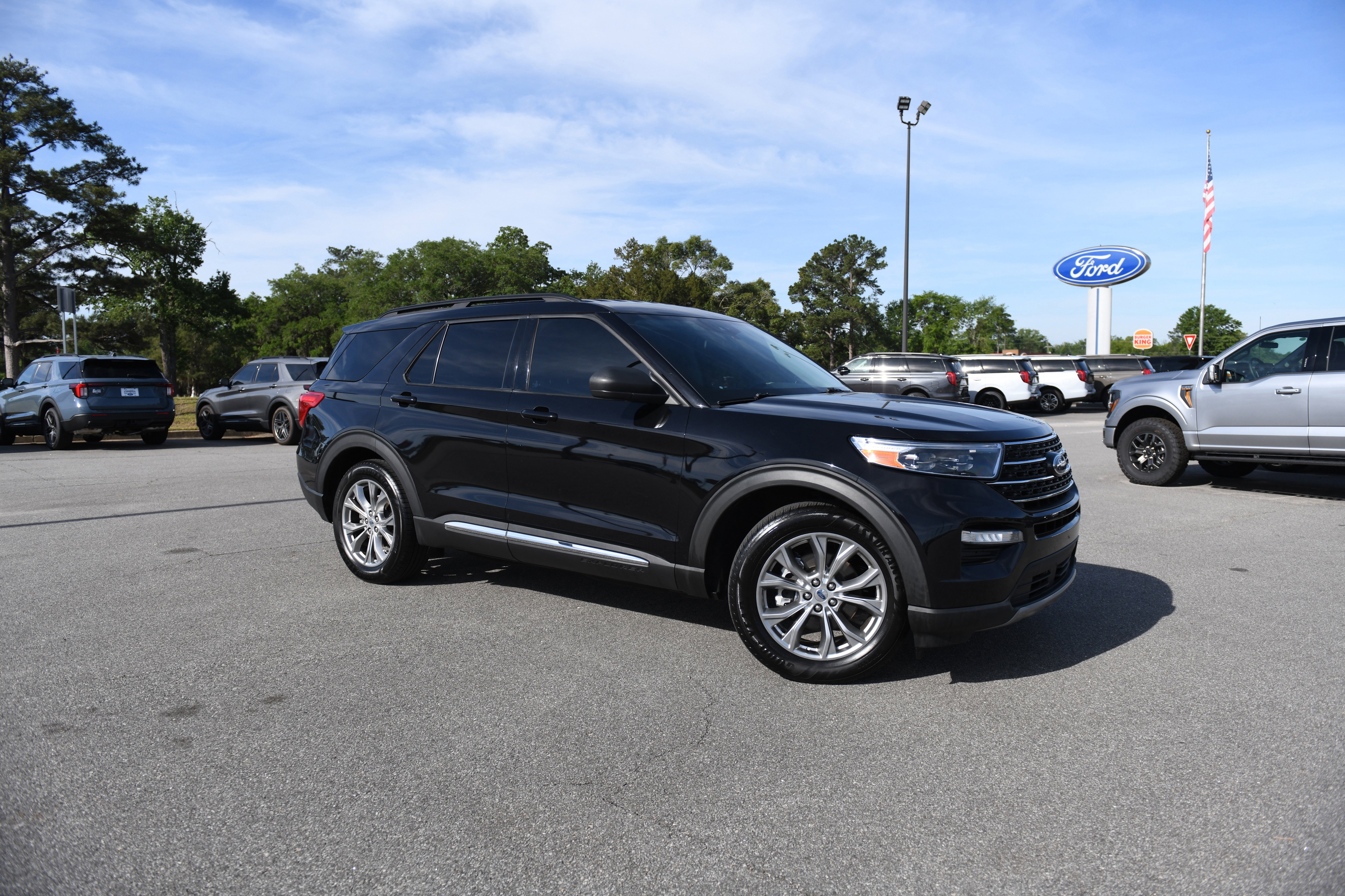 Used 2021 Ford Explorer XLT w/ Equipment Group 202A RWD image 2