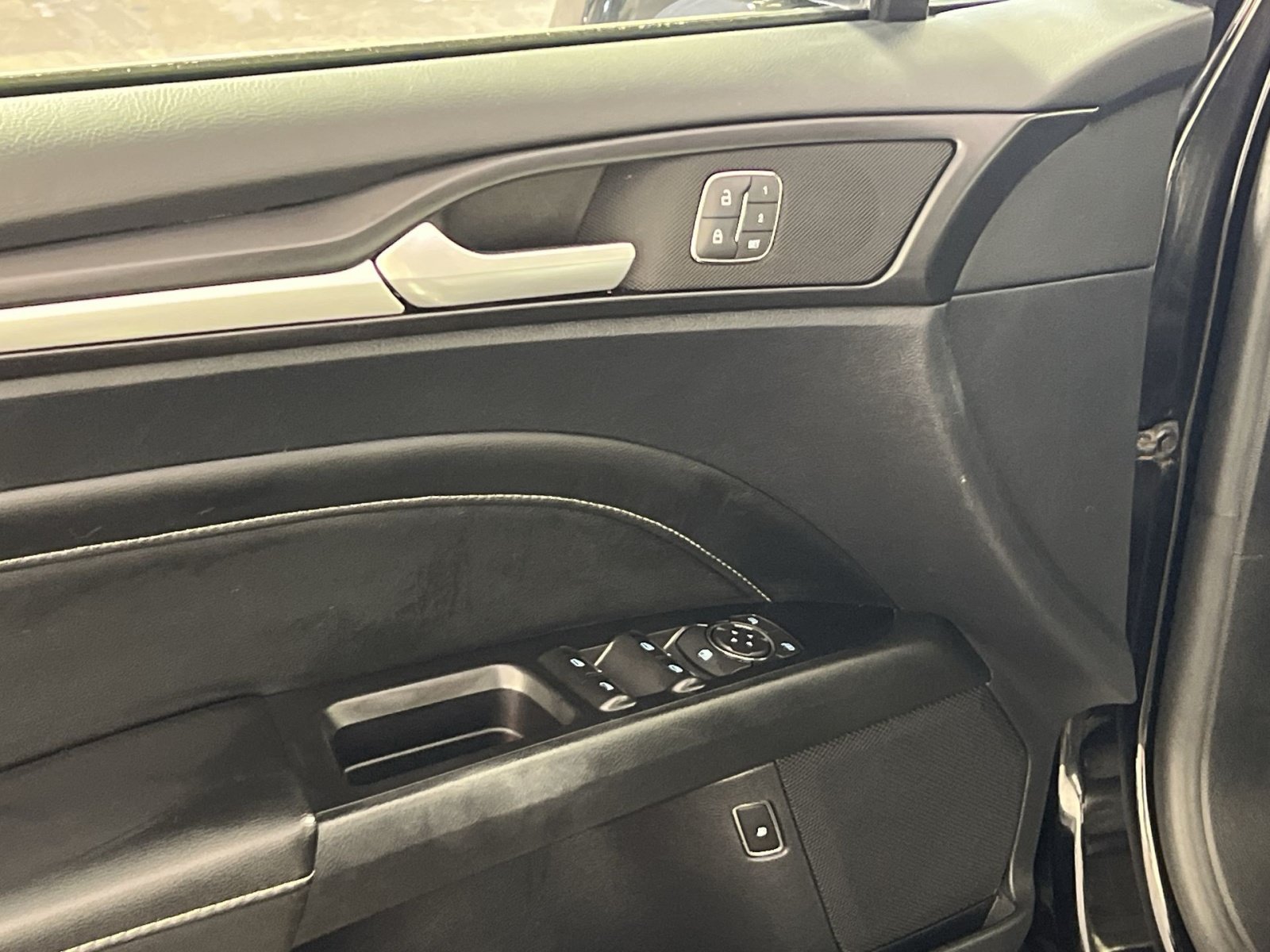 Used 2020 Ford Fusion Energi Titanium FWD image 16