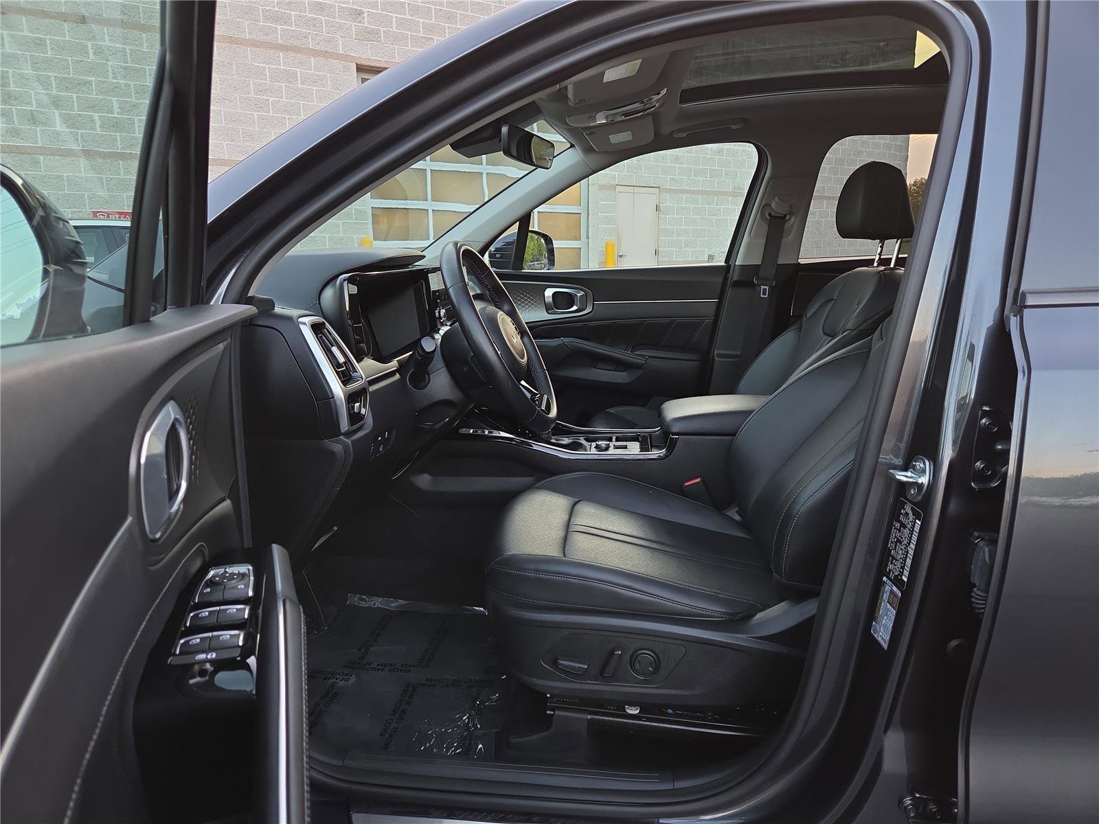 Certified 2023 Kia Sorento SX image 12