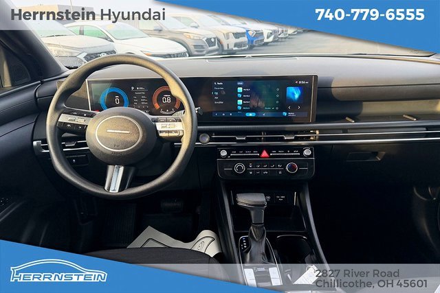 Certified 2025 Hyundai Santa Cruz SE image 6