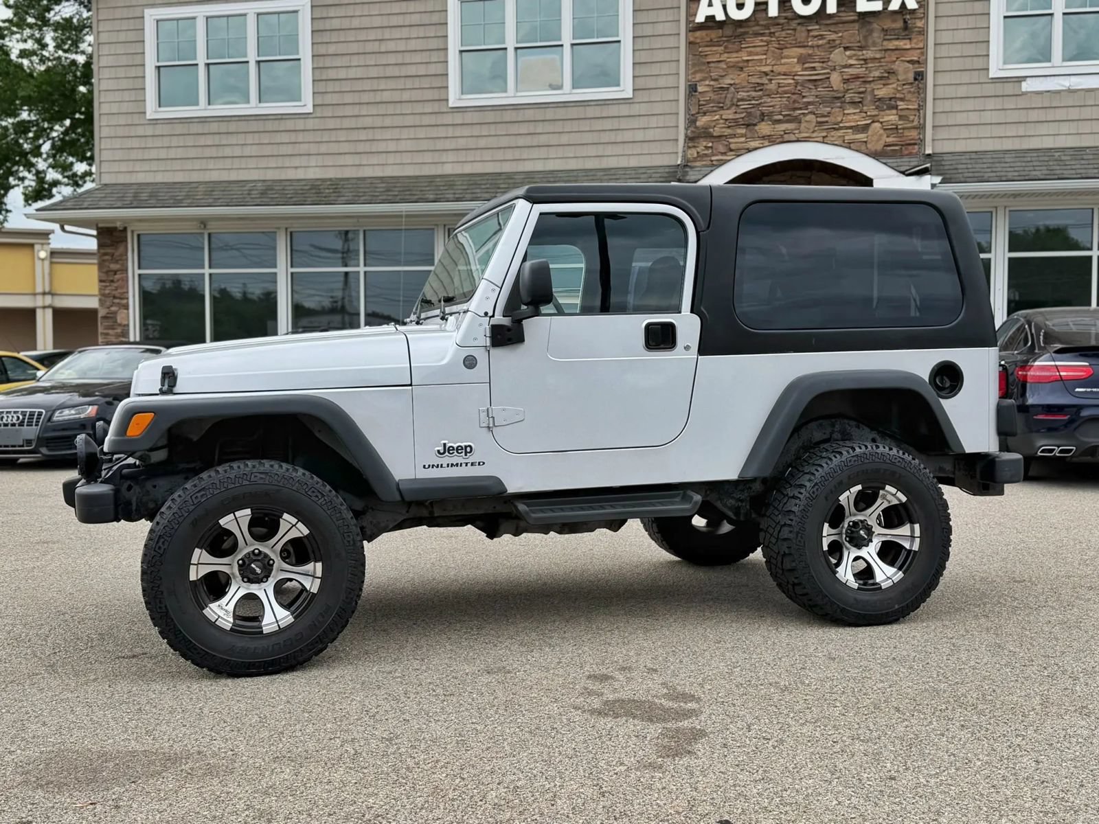 Used 2004 Jeep Wrangler 4WD image 8