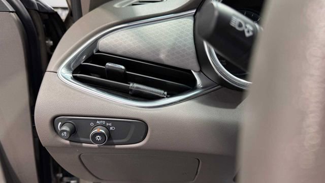 Used 2020 Chevrolet Malibu LT image 22