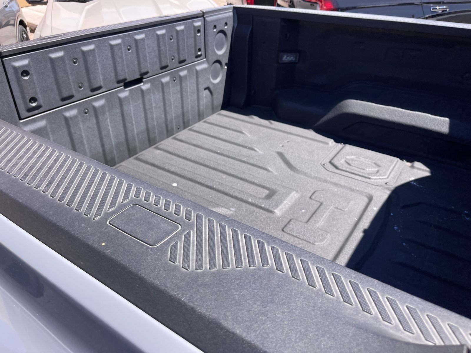 Used 2025 GMC Hummer EV 3X AWD/4WD image 8
