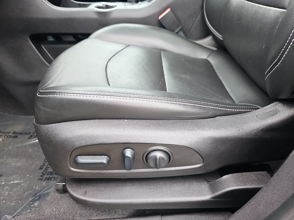 Used 2022 GMC Terrain SLT w/ Infotainment Package II FWD image 28