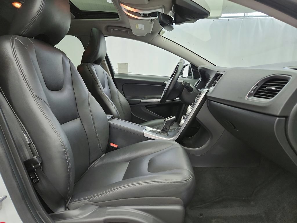 Used 2018 Volvo V60 T5 Cross Country AWD/4WD image 28