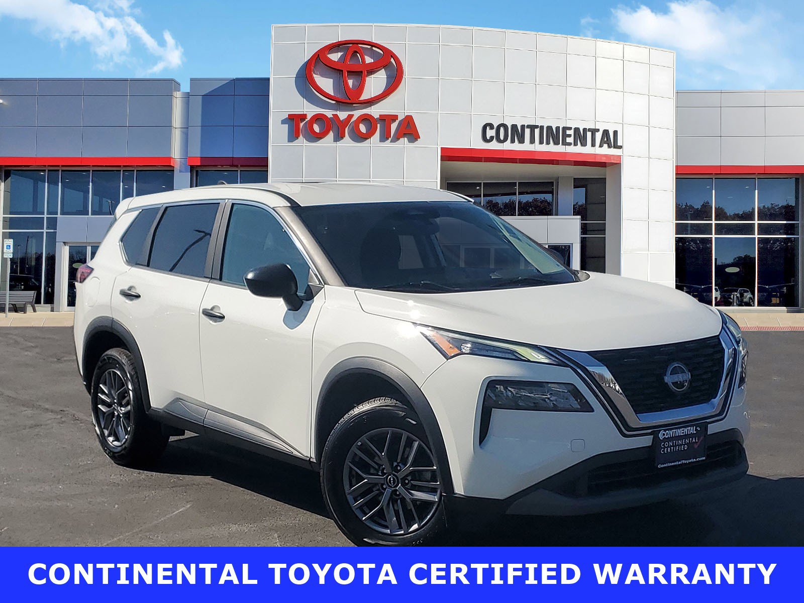 Used 2023 Nissan Rogue S image 1