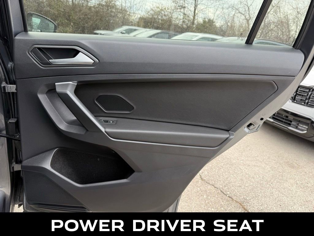 Used 2021 Volkswagen Tiguan SE image 13