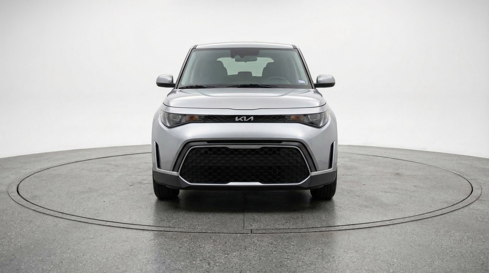 Used 2025 Kia Soul LX w/ LX Technology Package FWD image 2