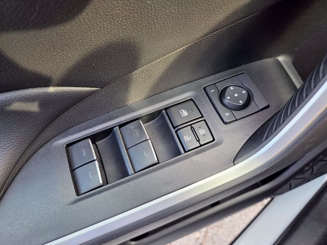 Used 2025 Toyota RAV4 XLE FWD image 38