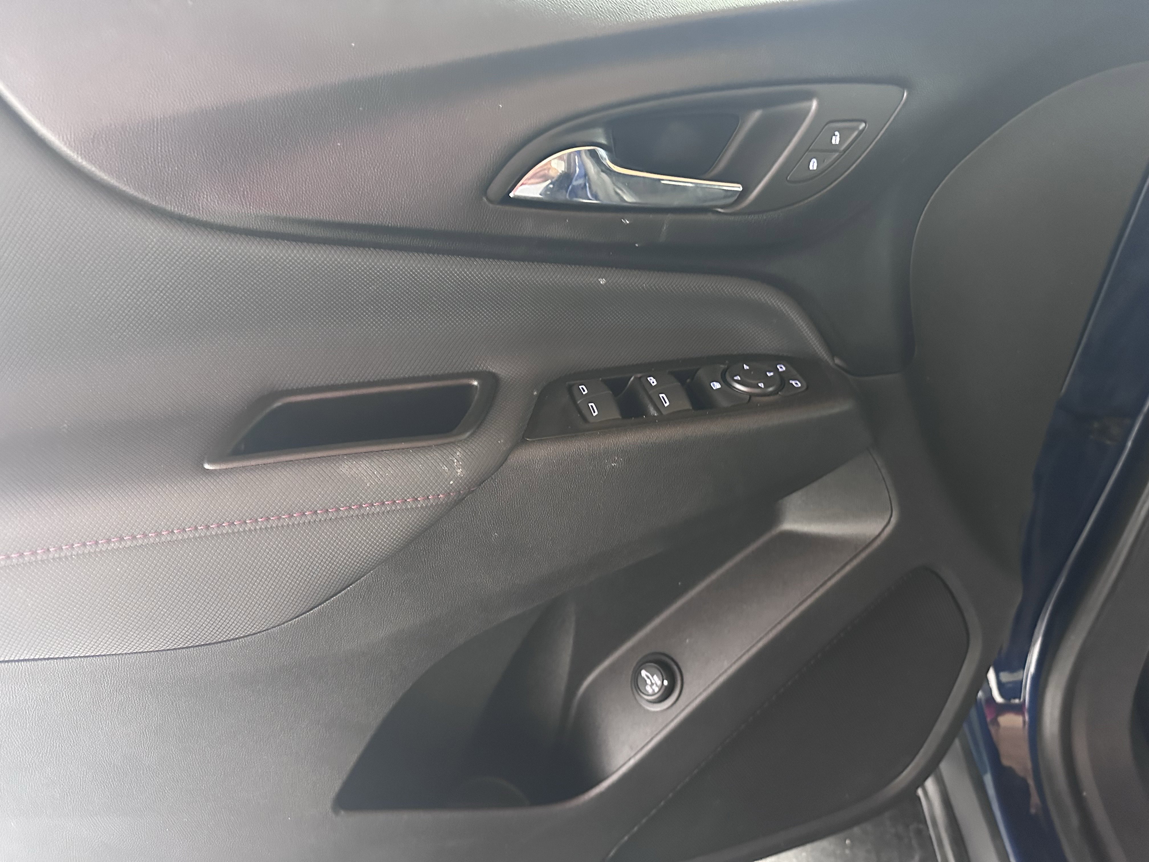 Used 2023 Chevrolet Equinox RS image 44