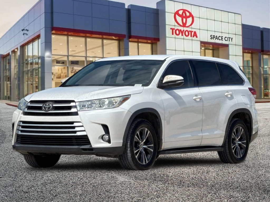Used 2018 Toyota Highlander Plus FWD image 2