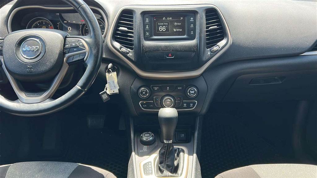 Used 2018 Jeep Cherokee Latitude w/ Altitude Package AWD/4WD image 16