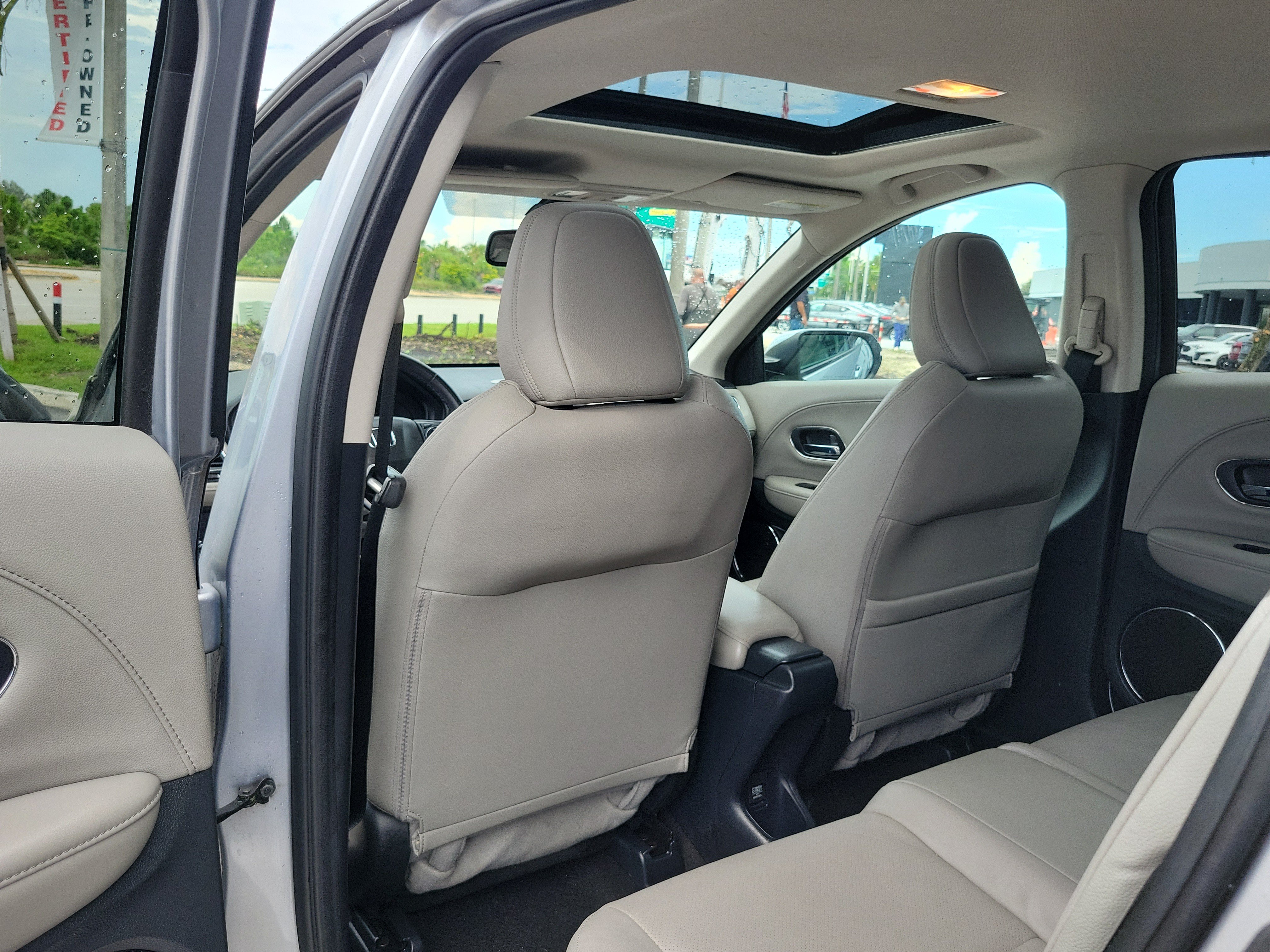 Used 2021 Honda HR-V EX-L image 14