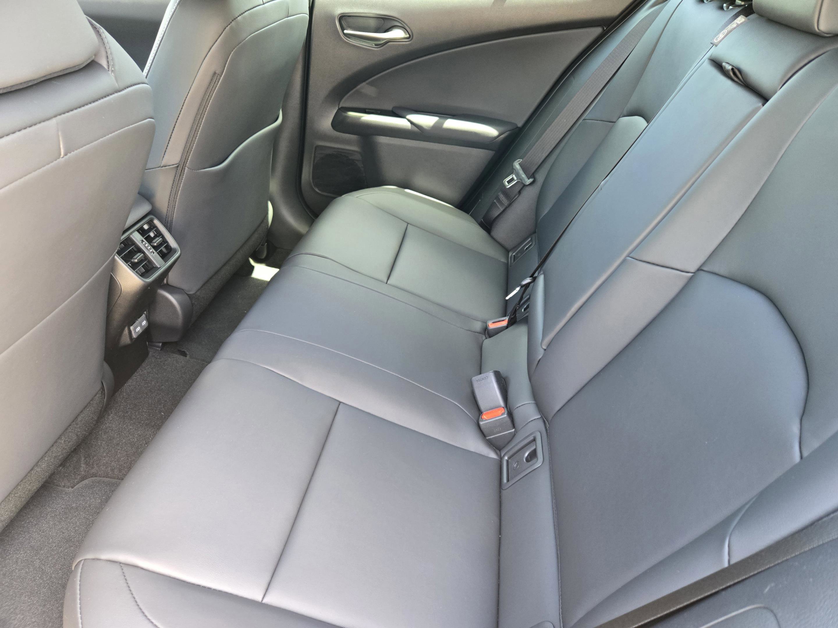 New 2026 Lexus UX 300h FWD image 18