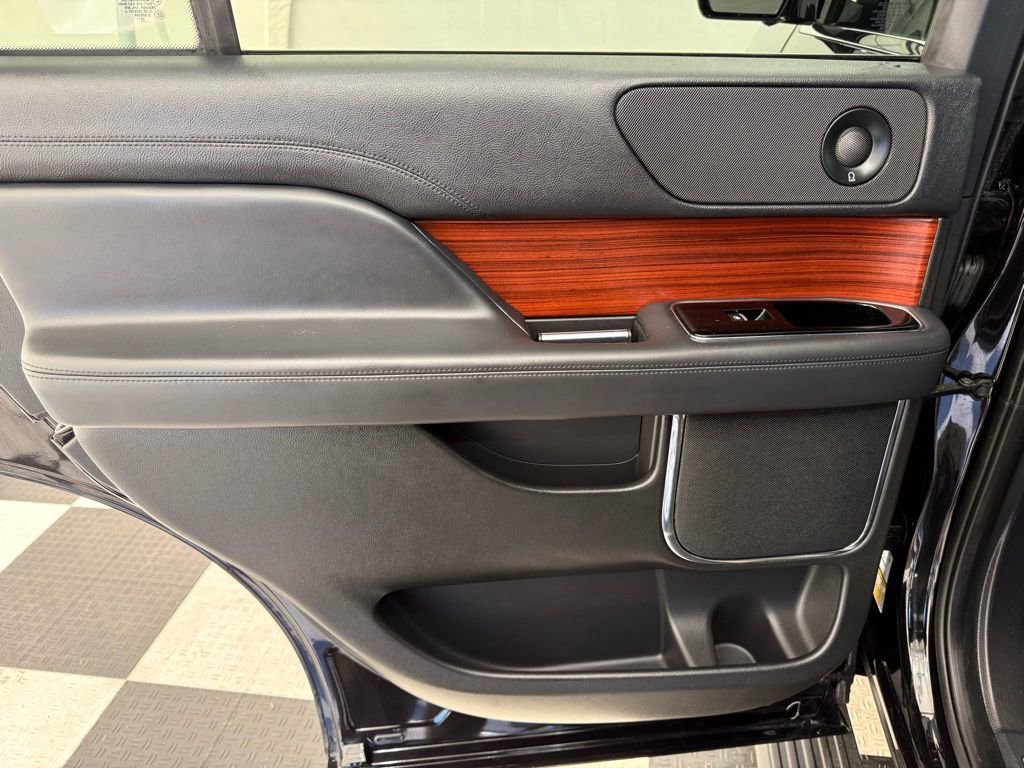 Used 2024 Lincoln Navigator Reserve image 19
