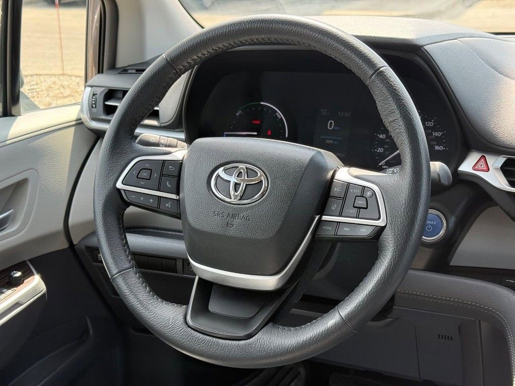 Used 2024 Toyota Sienna XLE image 19
