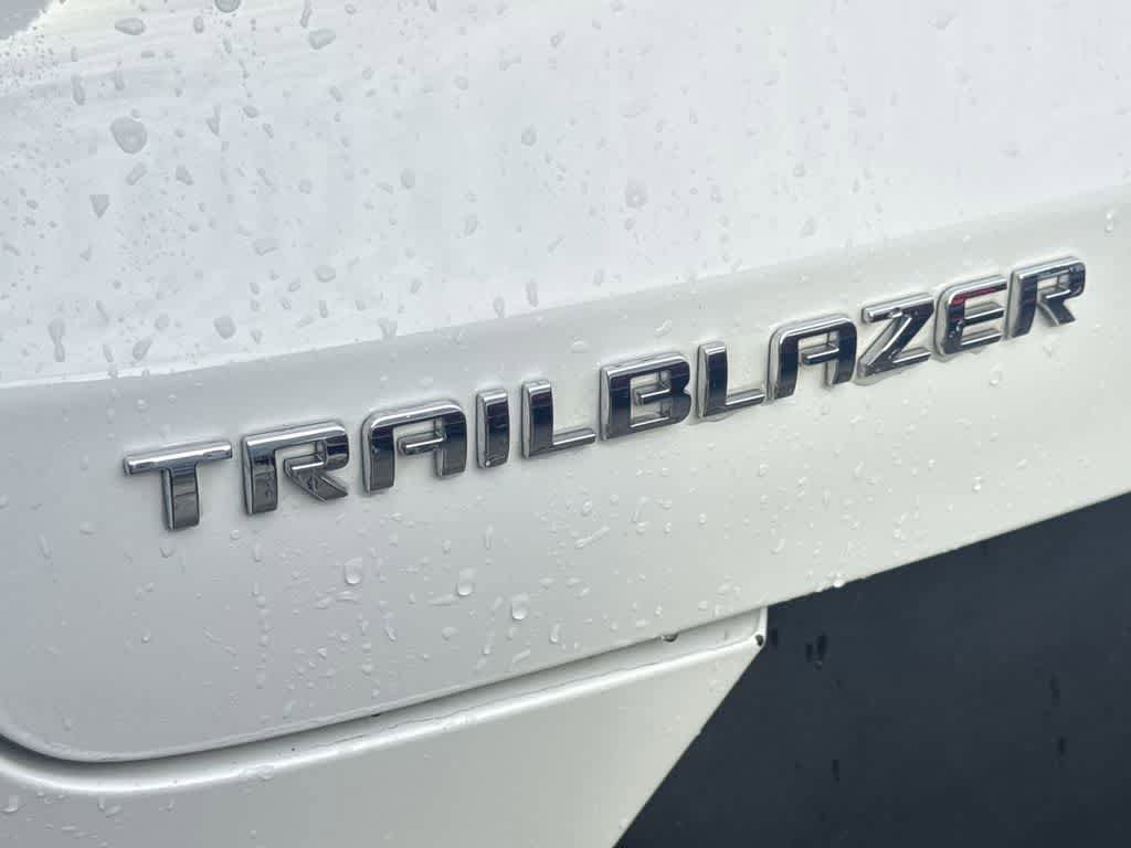 Used 2025 Chevrolet TrailBlazer LT FWD image 8