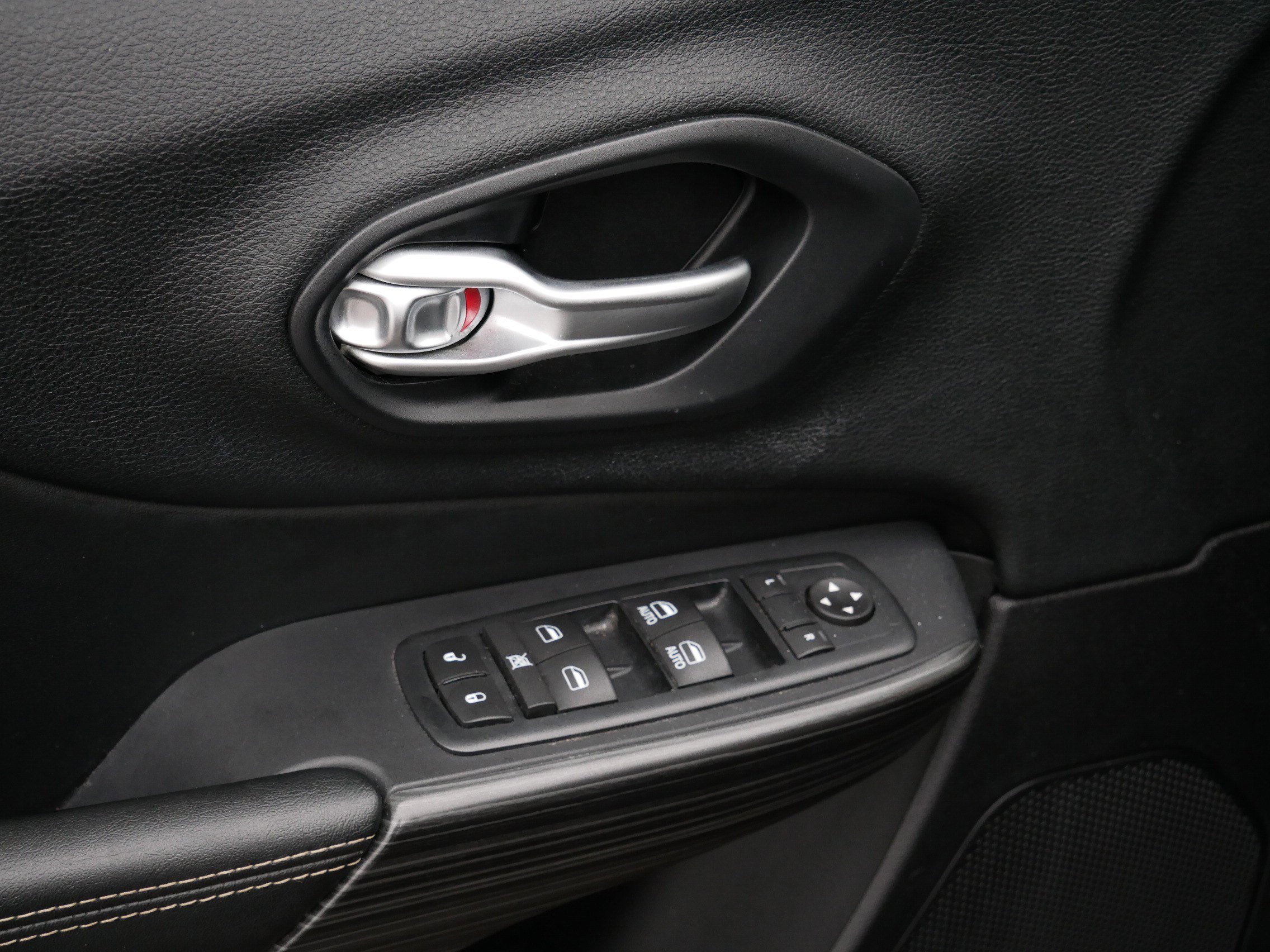 Used 2016 Jeep Cherokee Limited w/ Trailer Tow Group image 20