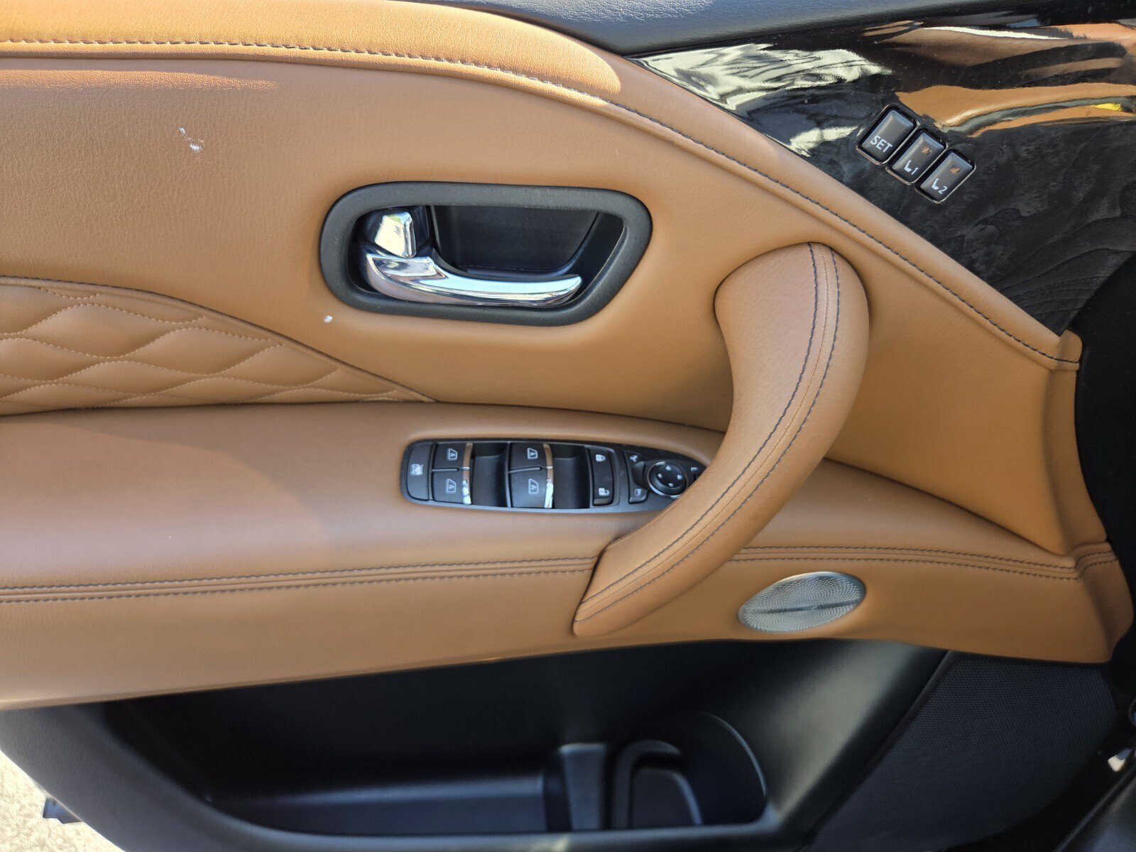 Used 2023 INFINITI QX80 Sensory w/ Cargo Package AWD/4WD image 27