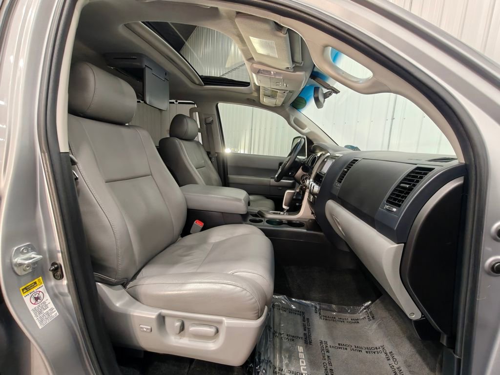 Used 2017 Toyota Sequoia Limited w/ Safety & Convenience Package AWD/4WD image 28