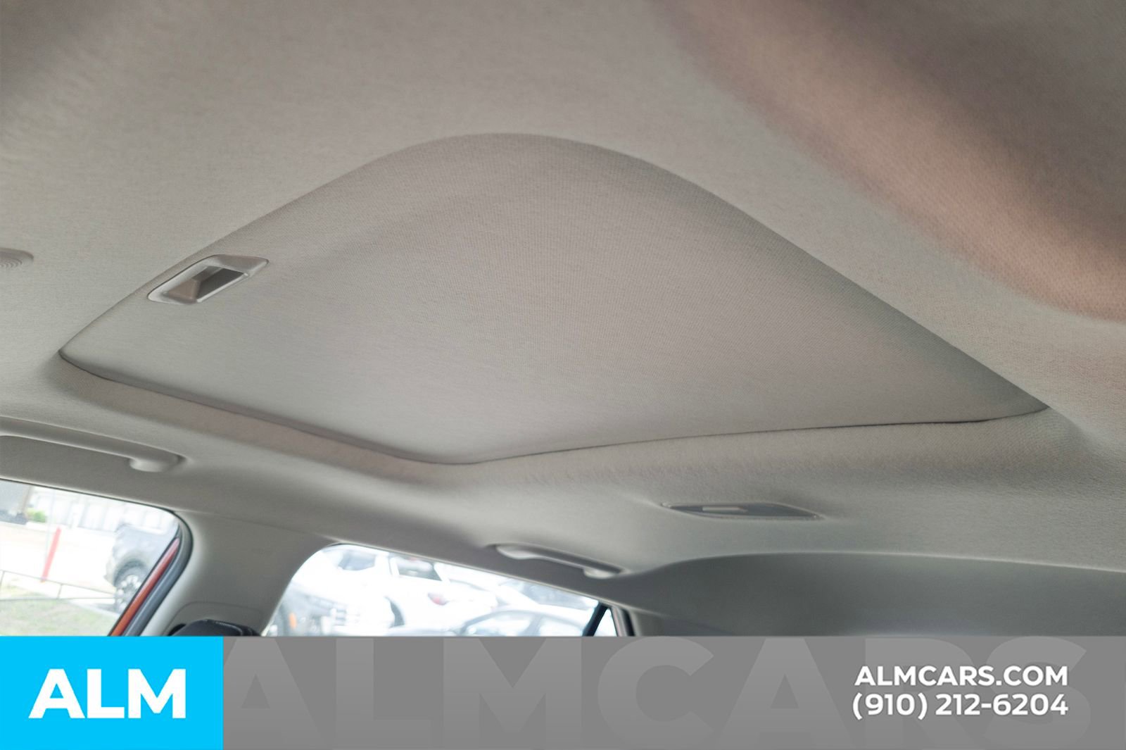 Used 2025 Hyundai Venue SEL image 16