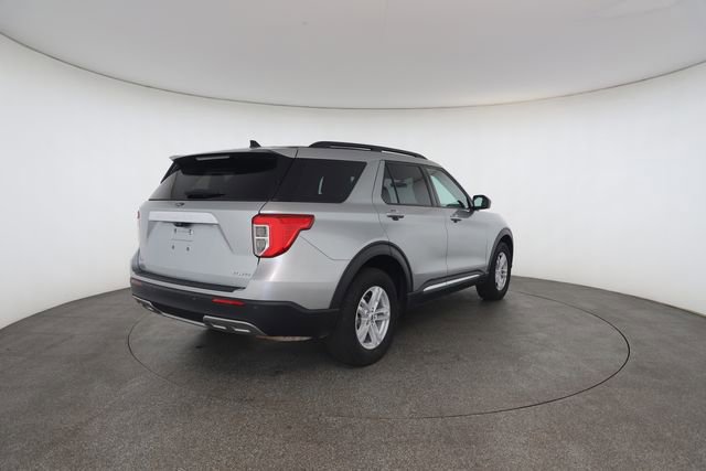 Used 2024 Ford Explorer XLT w/ Equipment Group 202A AWD/4WD image 18