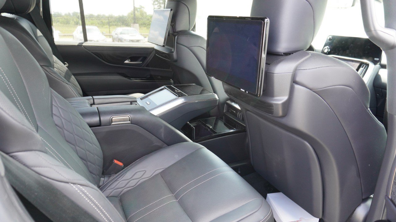 Used 2022 Lexus LX 600 4WD w/ Accessory Package (Z1) image 12