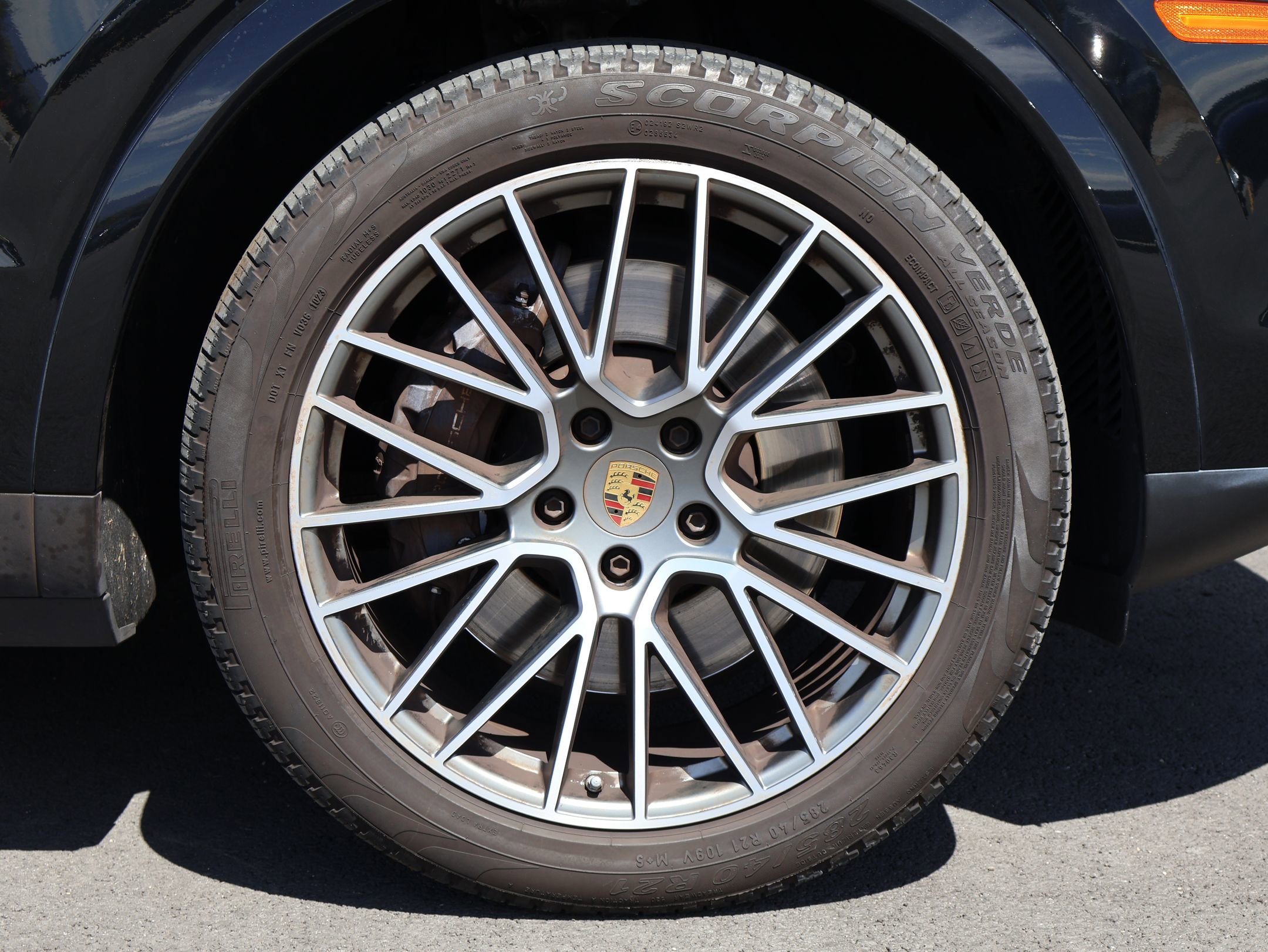 Used 2023 Porsche Cayenne Platinum Edition image 28