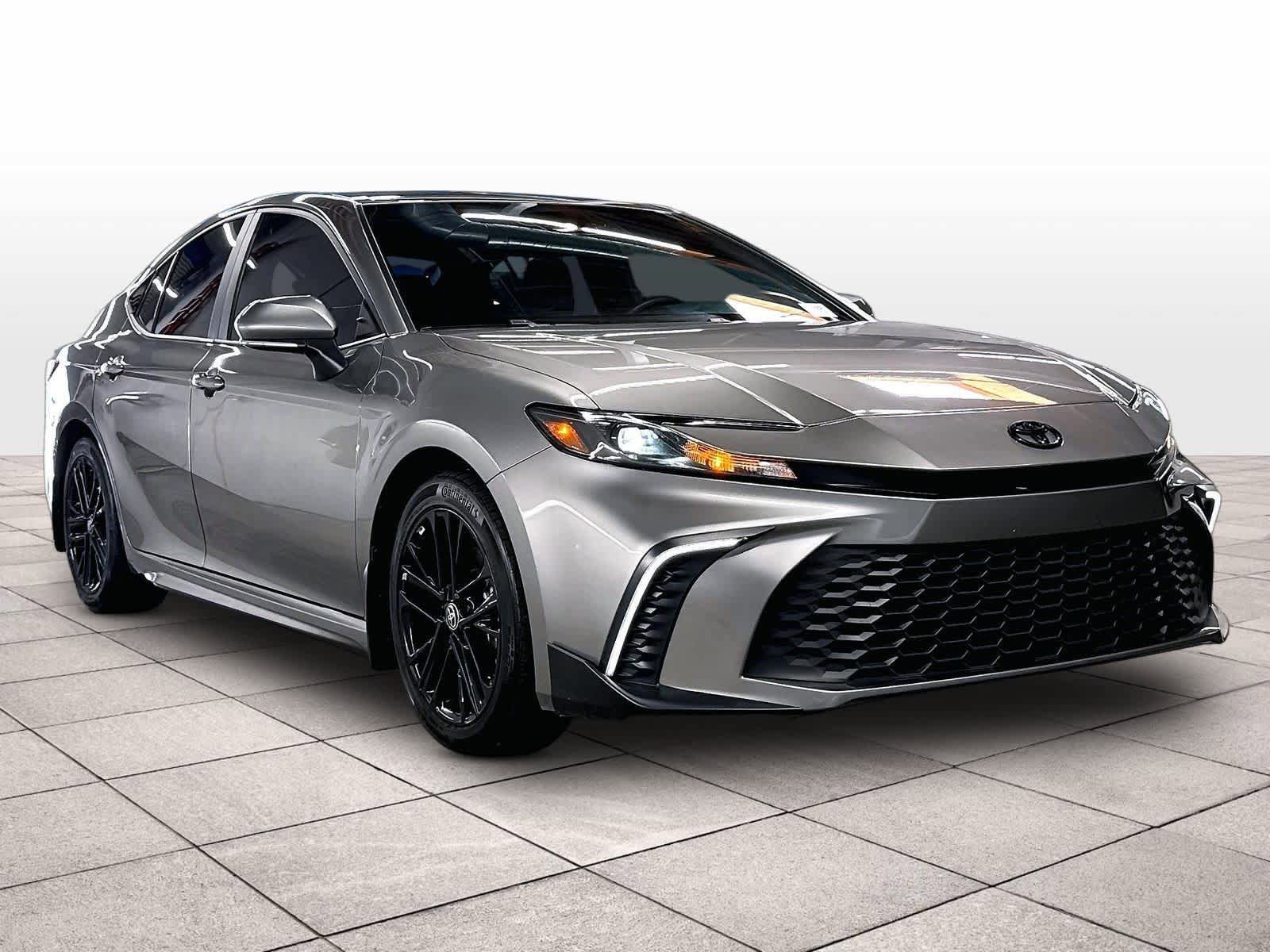 Used 2025 Toyota Camry SE FWD image 2