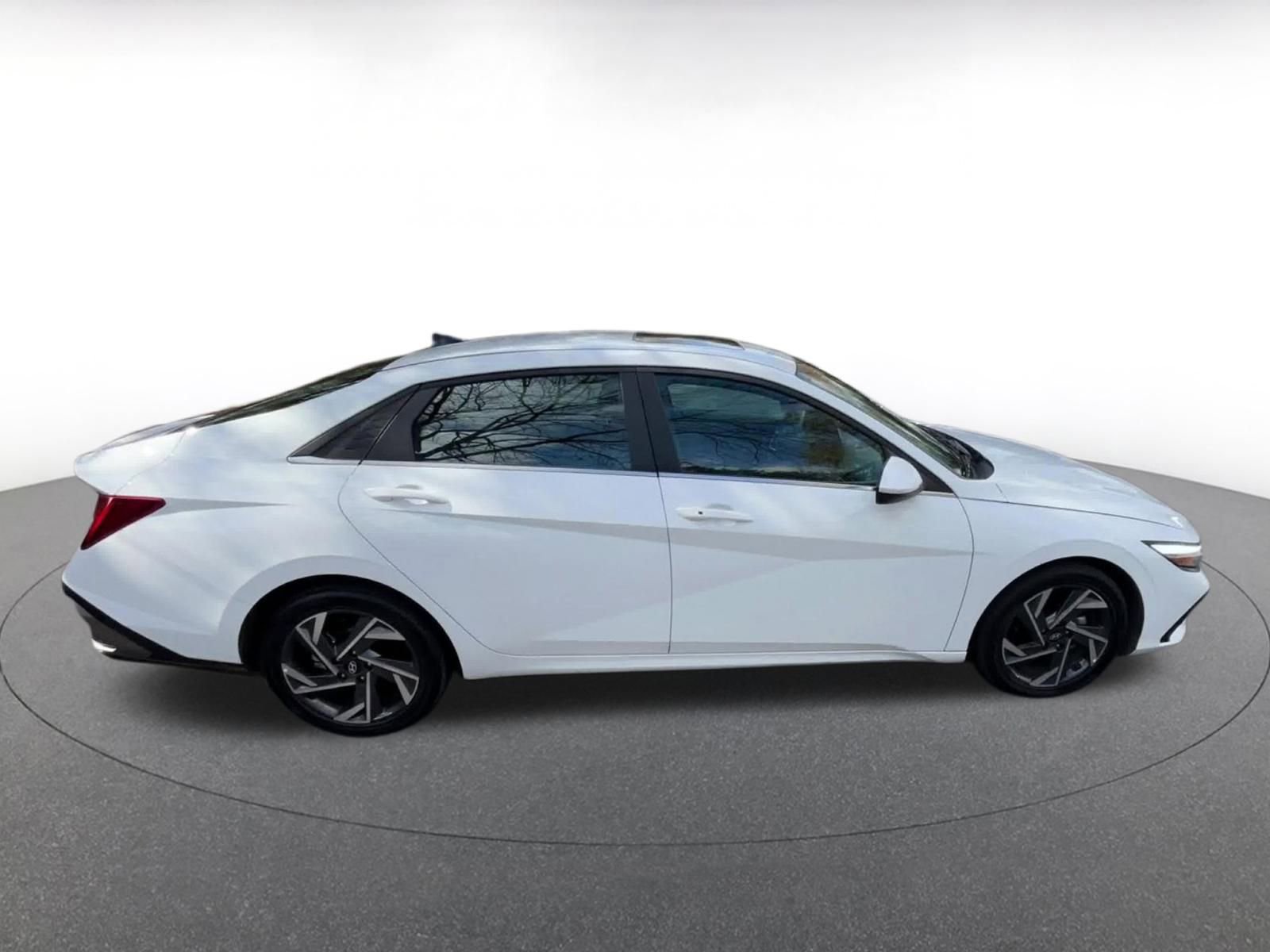 Used 2025 Hyundai Elantra SEL image 16