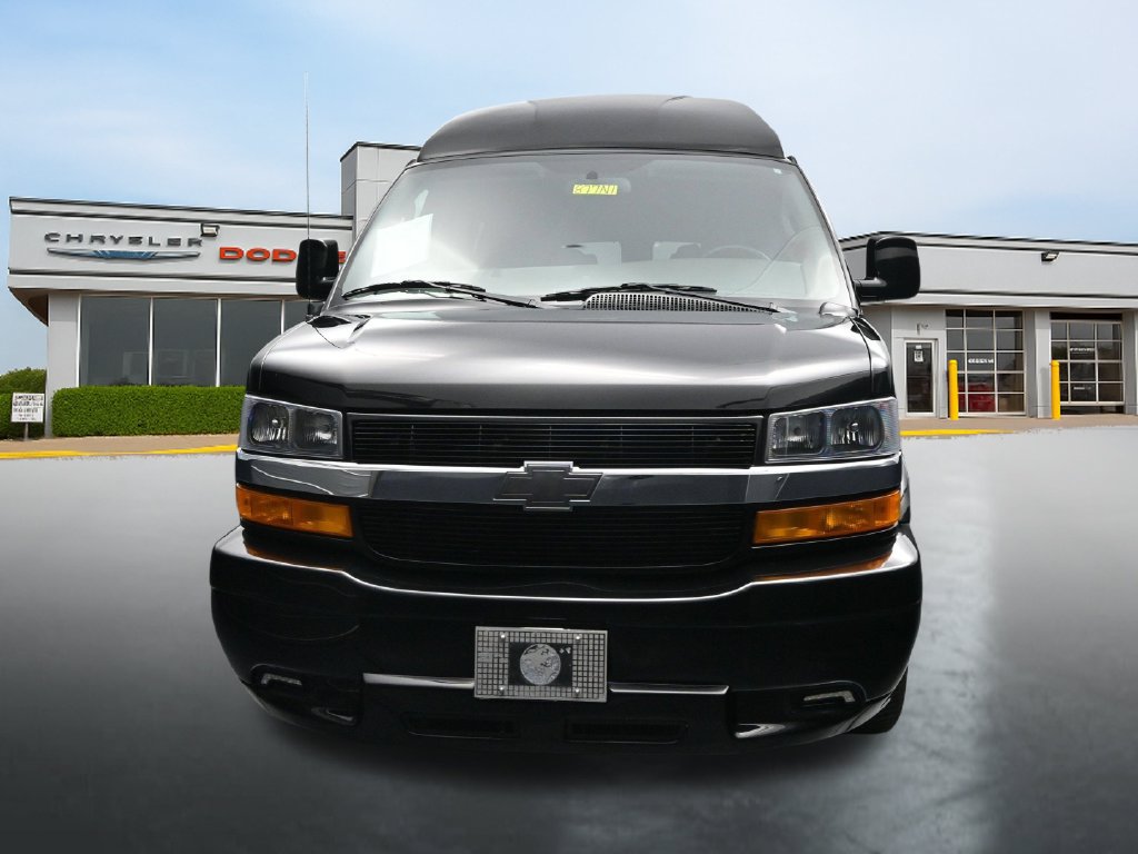 Used 2023 Chevrolet Express 2500 RWD image 8